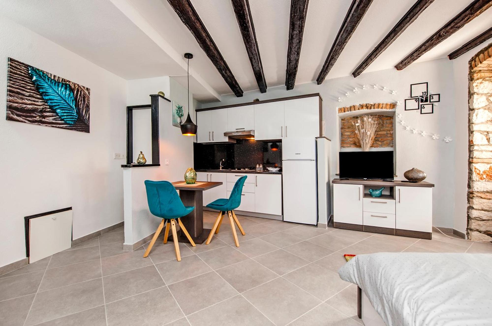 Apartman Tereza Ровин Екстериор снимка